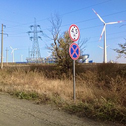 Установка и производство дорожных знаков